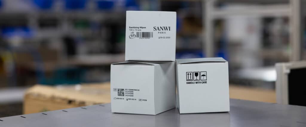 Cajas de embalaje con código de barras, código UDI y etiquetado de transporte