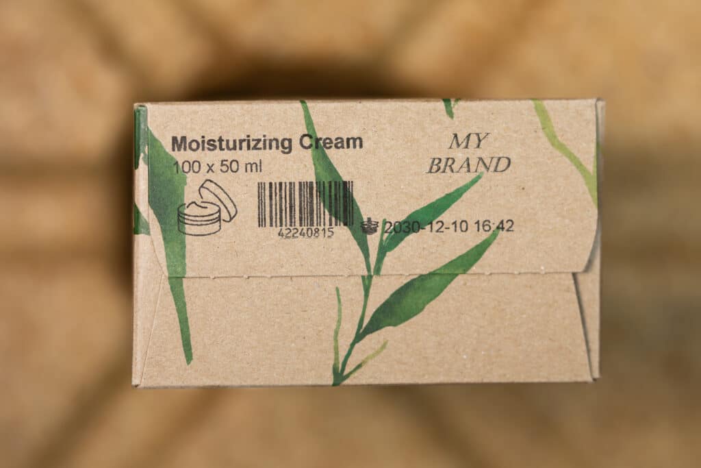 Kosmetikverpackung mit Barcode und Datumskennzeichnung