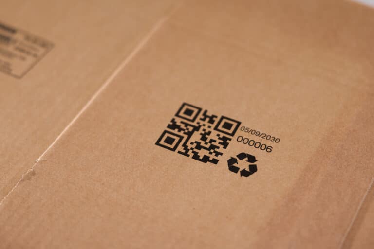 Code QR imprimé directement sur le carton avec l'appareil de marquage mobile jetStamp 1025