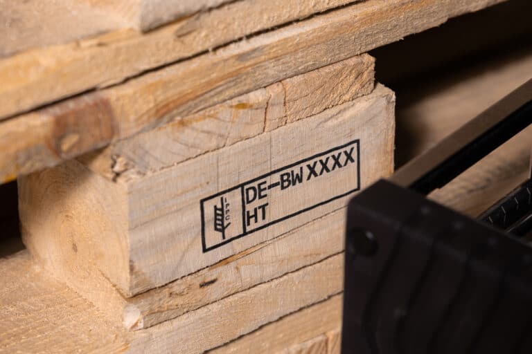 Etiquetado IPPC y HT impreso directamente en el palé de madera