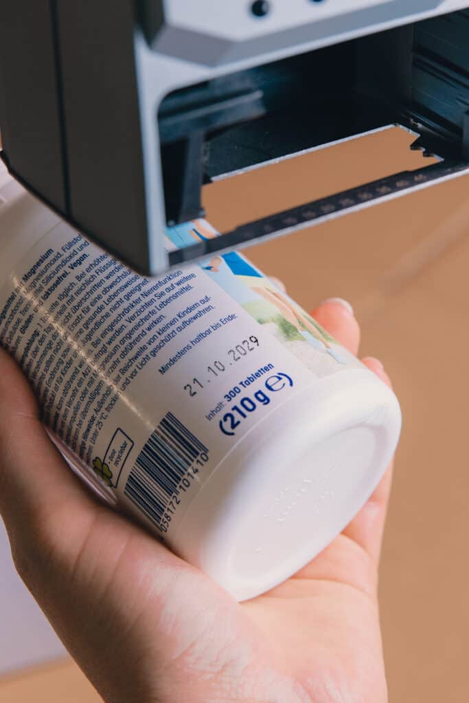 Etiquetado de envases de plástico con el REINER jetStamp 990