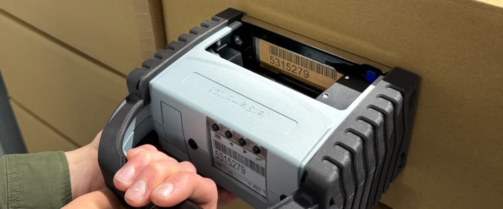 jetStamp 1025 sense beim Barcode-Abdruck auf Karton