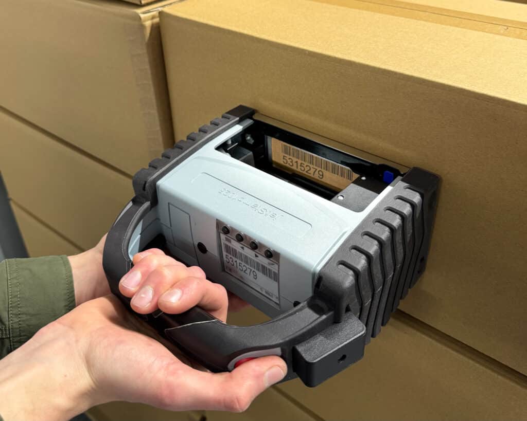 jetStamp 1025 sense beim Barcode-Abdruck auf Karton