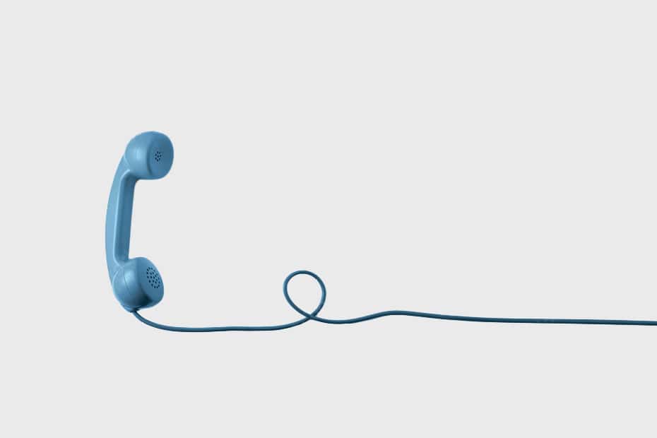 Receptor telefónico como símbolo de toma de contacto por teléfono