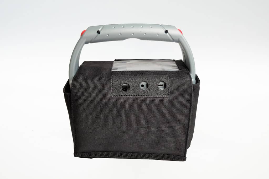 REINER jetStamp 1025 con funda protectora textil negra, vista desde atrás